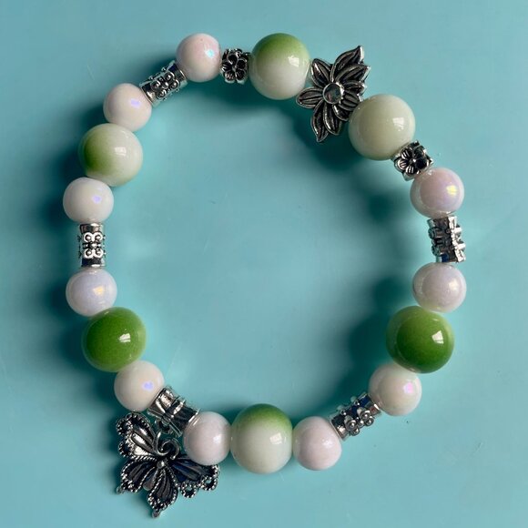Handmade bracelet with beads and dangling butterfly charm - Picture 2 of 9